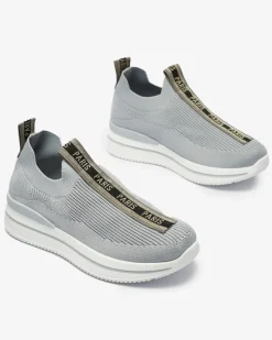 Royalfashion Wsuwane buty sportowe damskie z napisami w kolorze szarym Cerppa