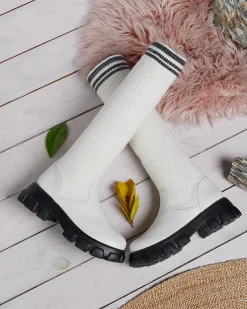 Royalfashion Wysokie wsuwane kozaki damskie w kolorze ecru Alerpi