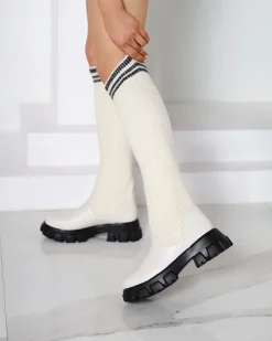 Royalfashion Wysokie wsuwane kozaki damskie w kolorze ecru Alerpi