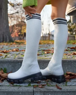 Royalfashion Wysokie wsuwane kozaki damskie w kolorze ecru Alerpi