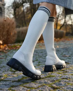 Royalfashion Wysokie wsuwane kozaki damskie w kolorze ecru Alerpi