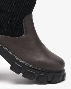 Royalfashion Wysokie wsuwane kozaki damskie w kolorze czarno - brązowym Alerpi