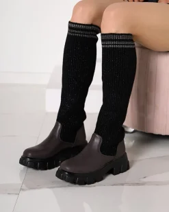 Royalfashion Wysokie wsuwane kozaki damskie w kolorze czarno - brązowym Alerpi