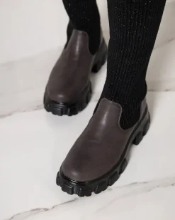 Royalfashion Wysokie wsuwane kozaki damskie w kolorze czarno - brązowym Alerpi