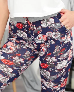 Royalfashion Wzorzyste spodenki damskie 3/4 w kolorze granatowo- czerwonym