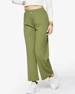 Royalfashion Zielone damskie szerokie spodnie prążkowane