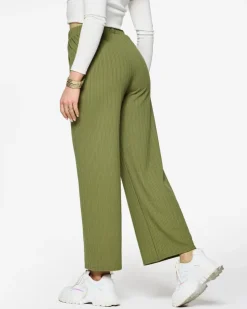 Royalfashion Zielone damskie szerokie spodnie prążkowane