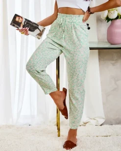 Royalfashion Zielone damskie bawełniane spodnie w kwiaty