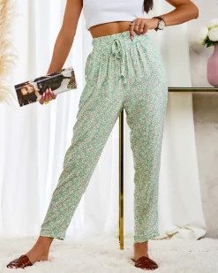 Royalfashion Zielone damskie bawełniane spodnie w kwiaty