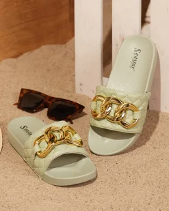 Royalfashion Zielone damskie pikowane klapki ze złotym łańcuszkiem Eteris