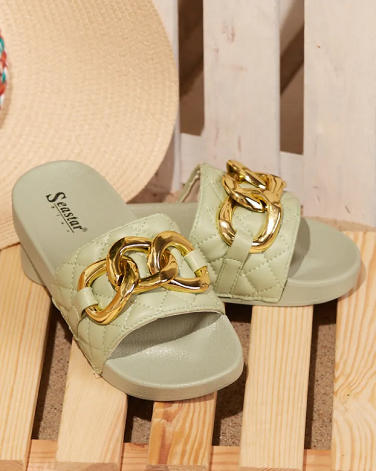 Royalfashion Zielone damskie pikowane klapki ze złotym łańcuszkiem Eteris