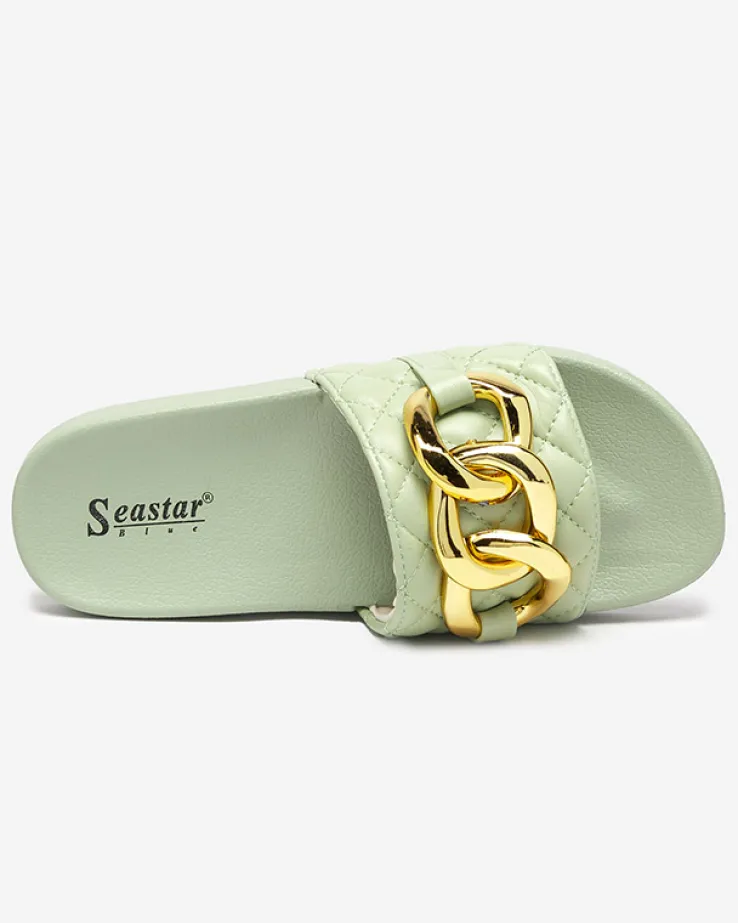 Royalfashion Zielone damskie pikowane klapki ze złotym łańcuszkiem Eteris