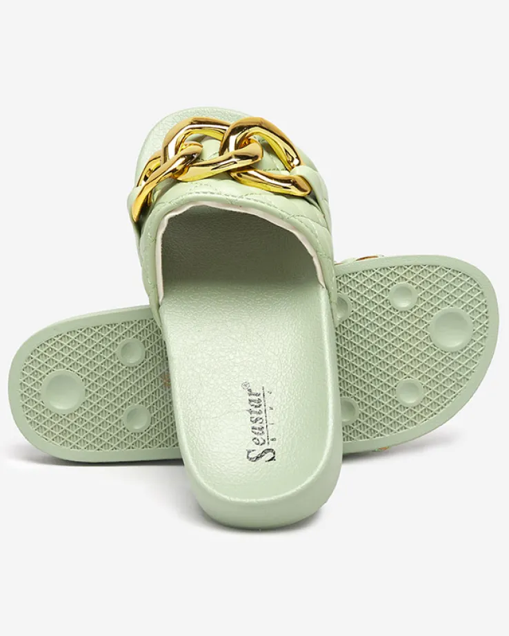 Royalfashion Zielone damskie pikowane klapki ze złotym łańcuszkiem Eteris