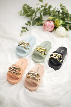 Royalfashion Zielone damskie pikowane klapki ze złotym łańcuszkiem Eteris