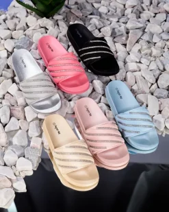 Royalfashion Złote damskie klapki z cyrkoniami Mytaris