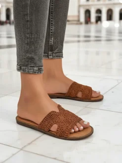 Rpyalfashion Klapki damskie z ozdobnym paseczkiem Braida