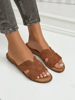 Rpyalfashion Klapki damskie z ozdobnym paseczkiem Braida