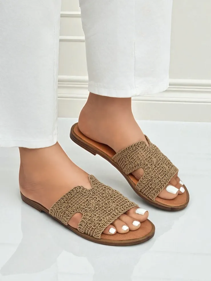 Rpyalfashion Klapki damskie z ozdobnym paseczkiem Braida