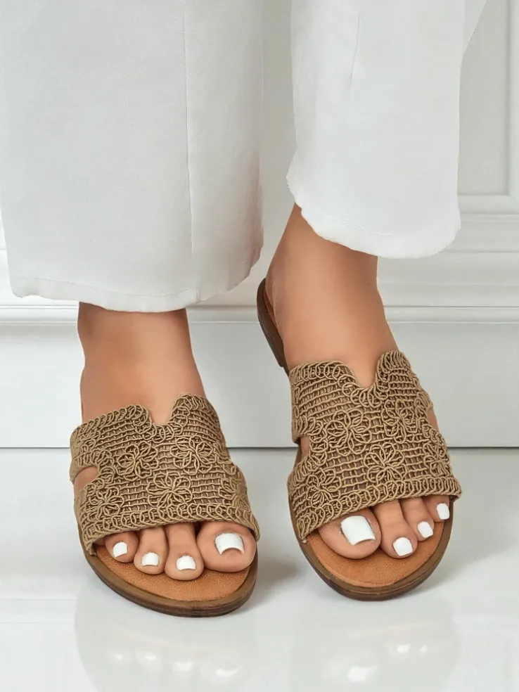 Rpyalfashion Klapki damskie z ozdobnym paseczkiem Braida