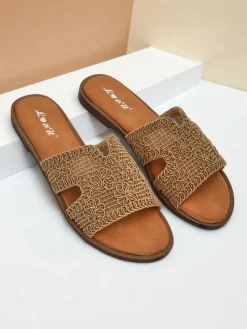 Rpyalfashion Klapki damskie z ozdobnym paseczkiem Braida