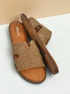 Rpyalfashion Klapki damskie z ozdobnym paseczkiem Braida