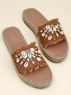 Sandały Royalfashion Callista Boho Camel na płaskiej platformie z muszelkami