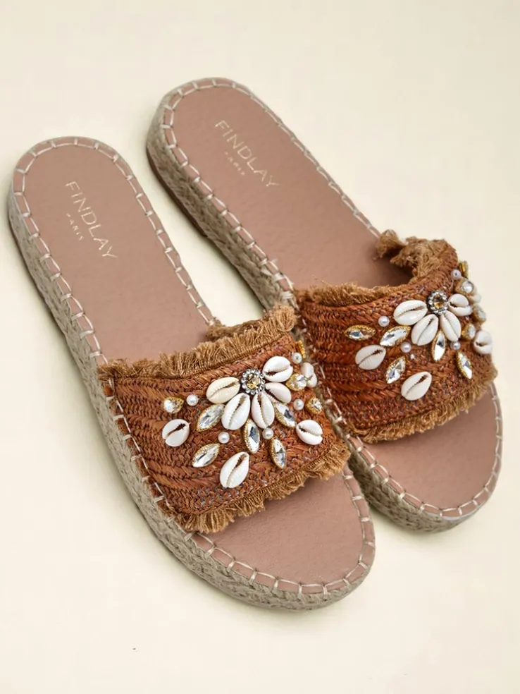 Sandały Royalfashion Callista Boho Camel na płaskiej platformie z muszelkami