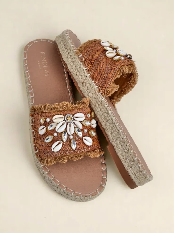 Sandały Royalfashion Callista Boho Camel na płaskiej platformie z muszelkami