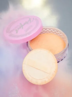 Sypki puder do twarzy z efektem naturalnego wykończenia Honey Bronze