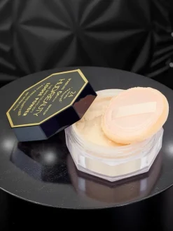 Sypki puder do twarzy z efektem naturalnego wykończenia Ivory