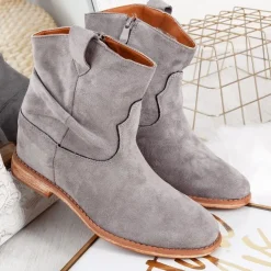 Szare kowbojki na koturnie Bertold - Obuwie