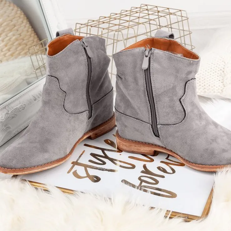 Szare kowbojki na koturnie Bertold - Obuwie