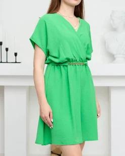 Zielona damska sukienka z ozdobnym łańcuszkiem- Odzież