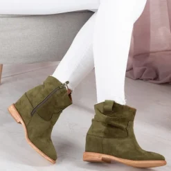 Zielone kowbojki na krytym koturnie Astrit - Obuwie